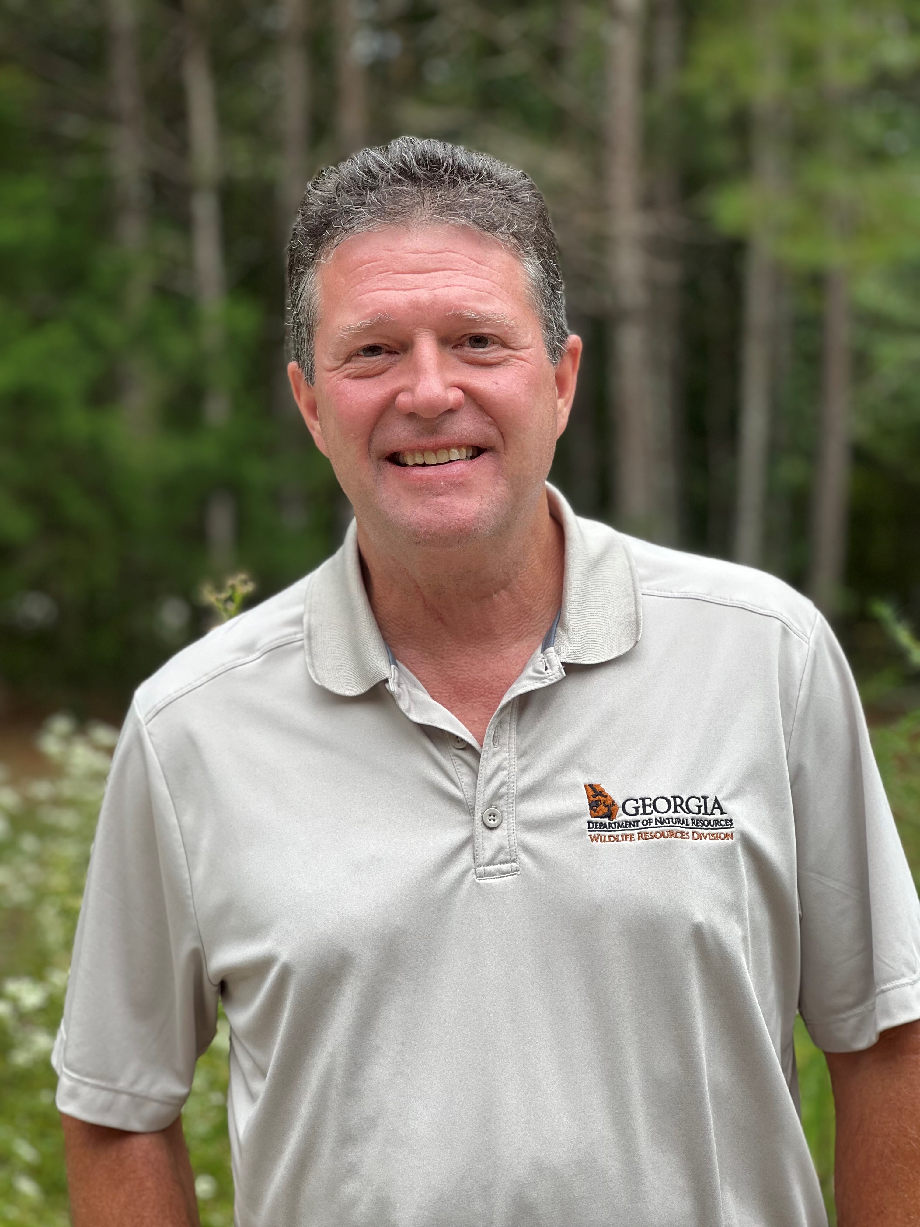 Headshot of David Osborn in front of a forest.